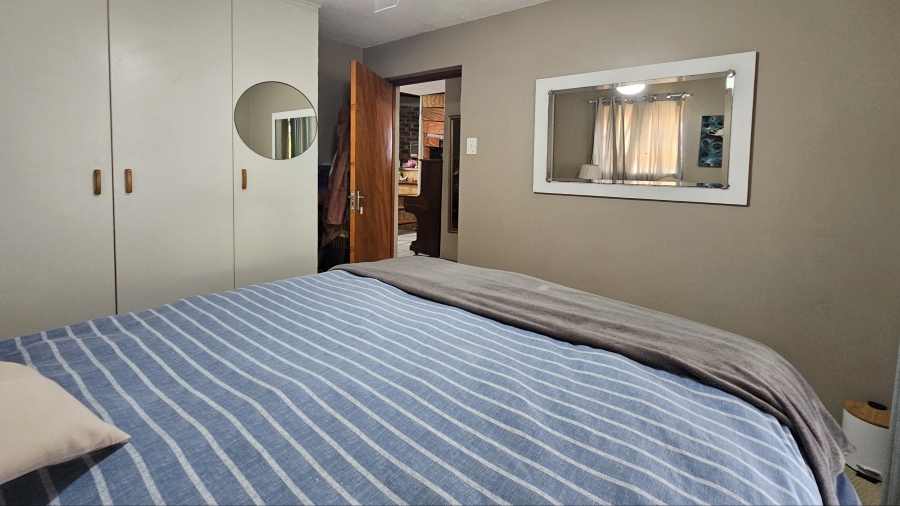 5 Bedroom Property for Sale in Voelklip Western Cape